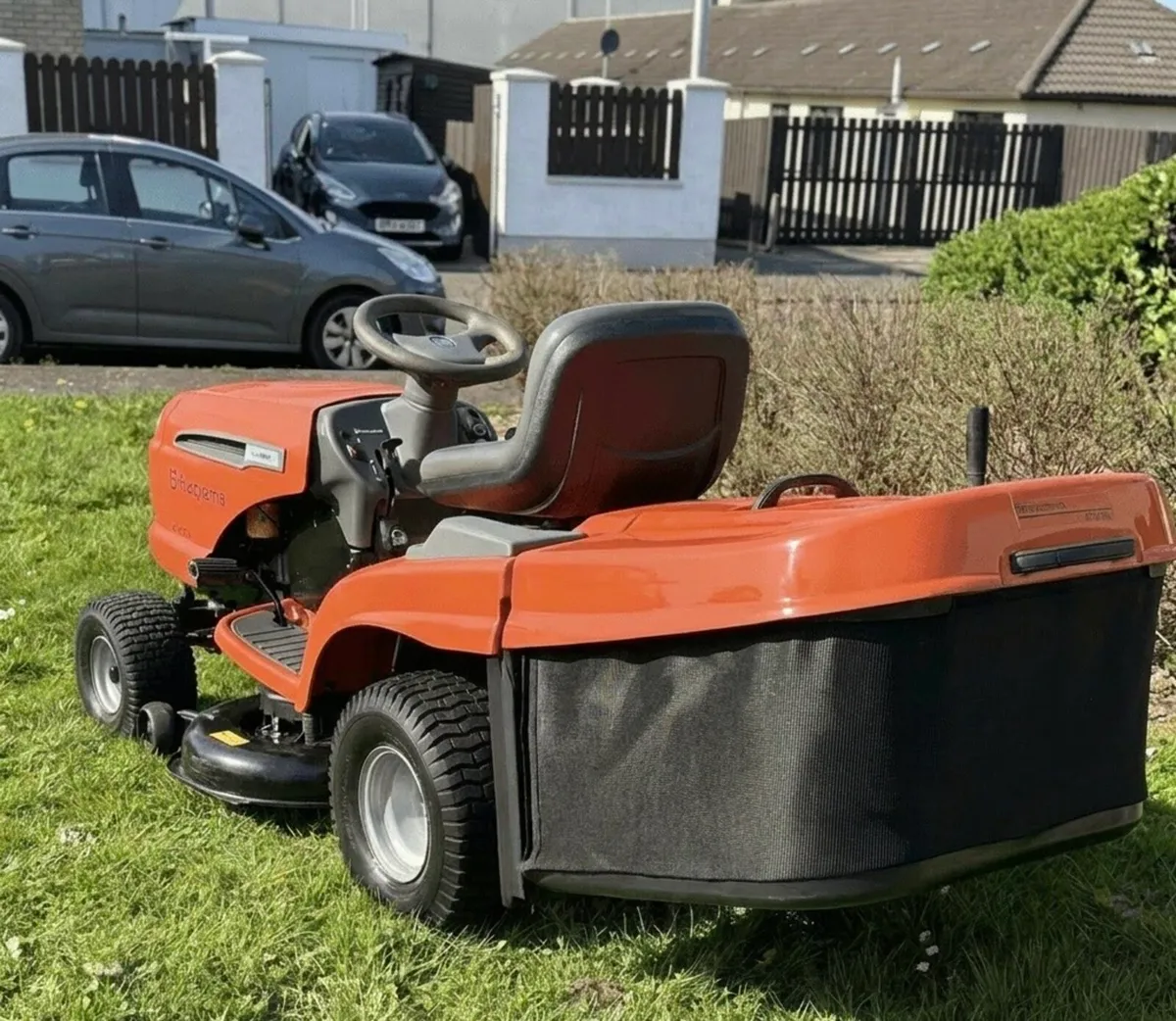 Husqvarna ride on lawnmower - Image 2