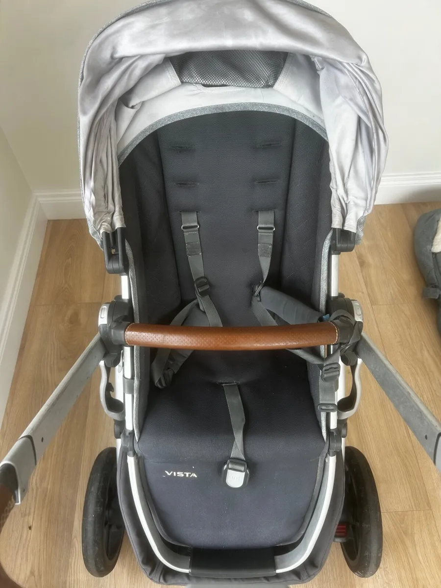 Uppababy vista V2 travel system - Image 4