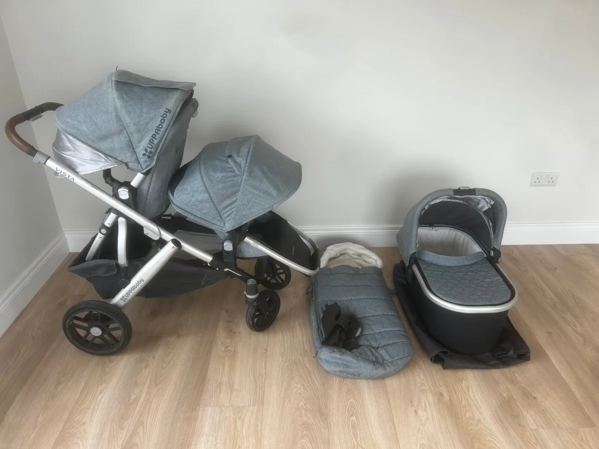 Uppababy vista V2 travel system - Image 1