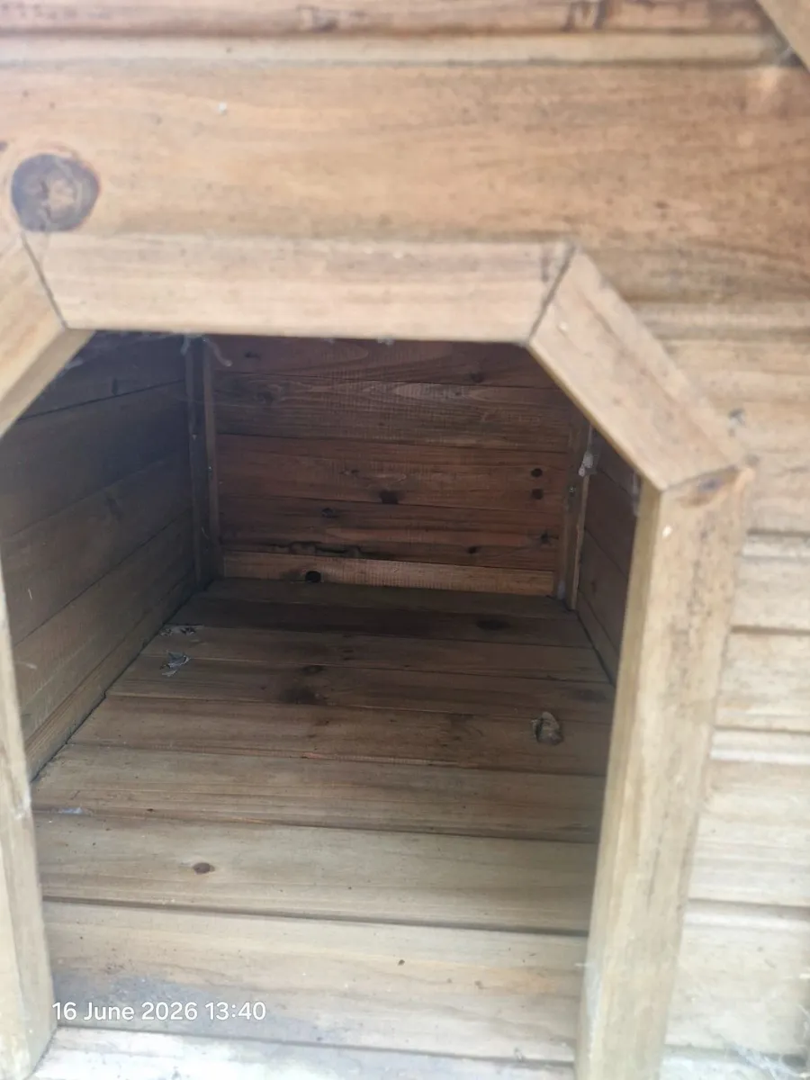 Dog house - Image 1