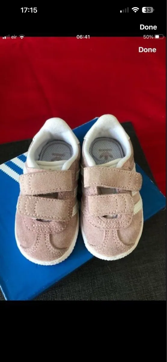 Girls adidas trainers size 4 €15 - Image 1