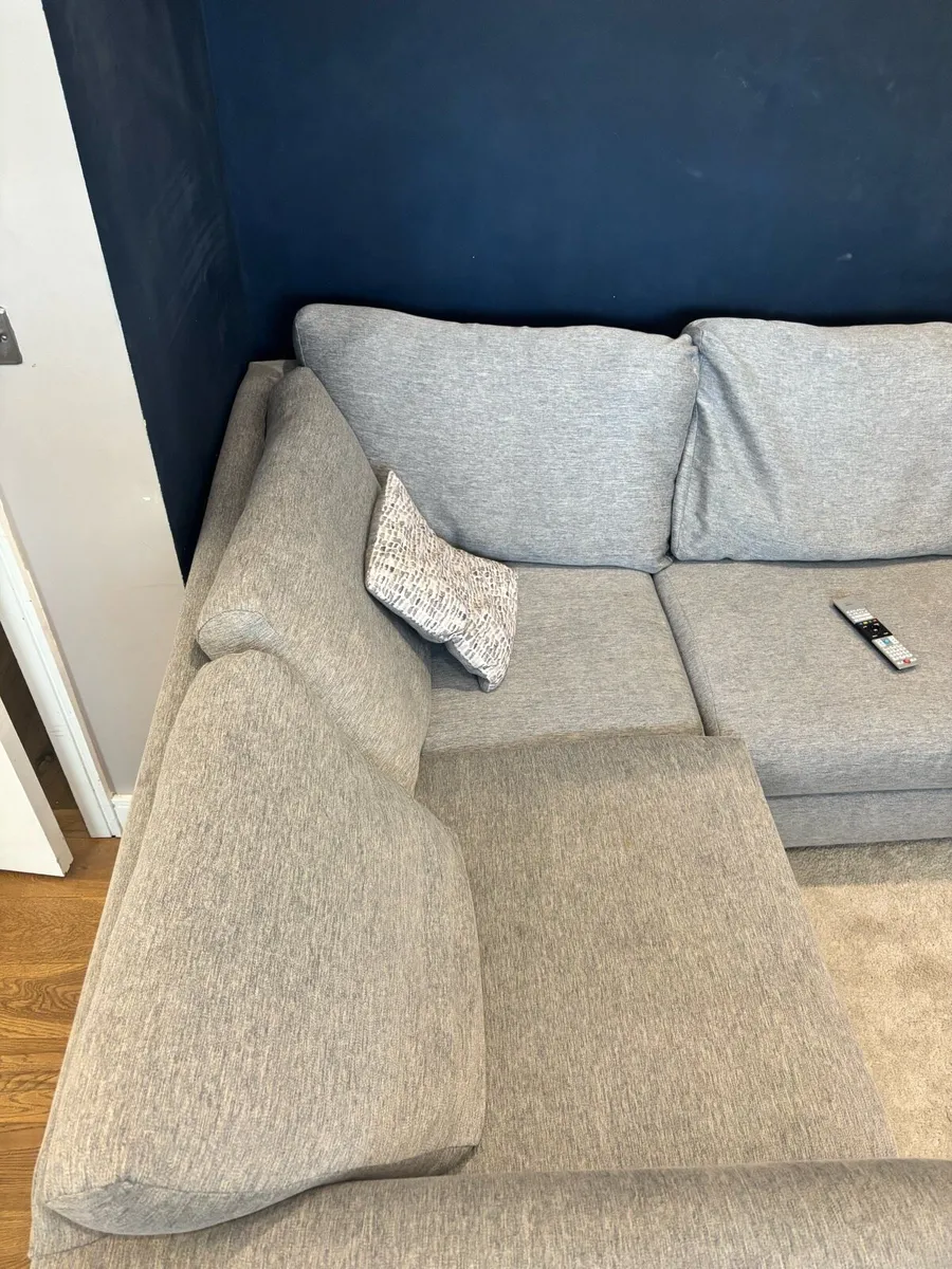 4 seat L shaped couch, in good condition but used - Image 3