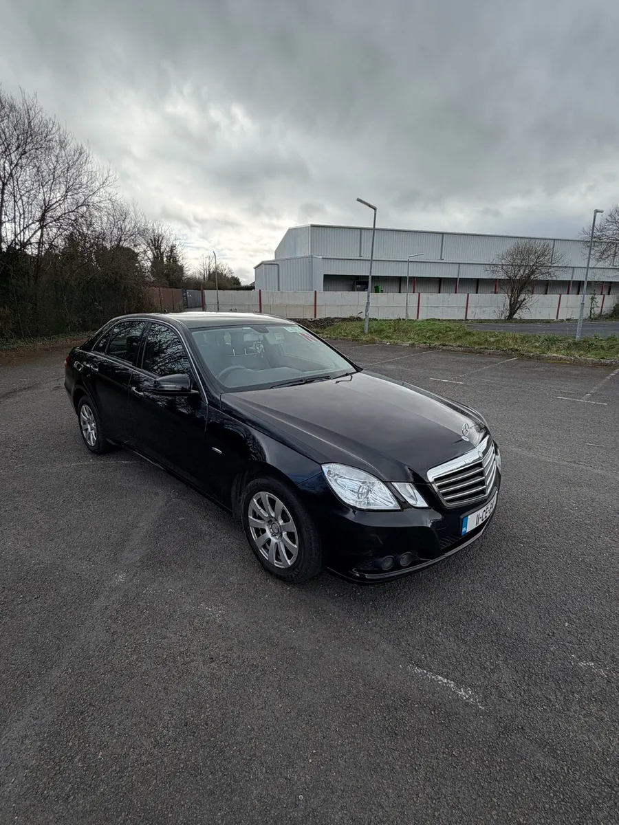 Mercedes E200 2011 - Image 2