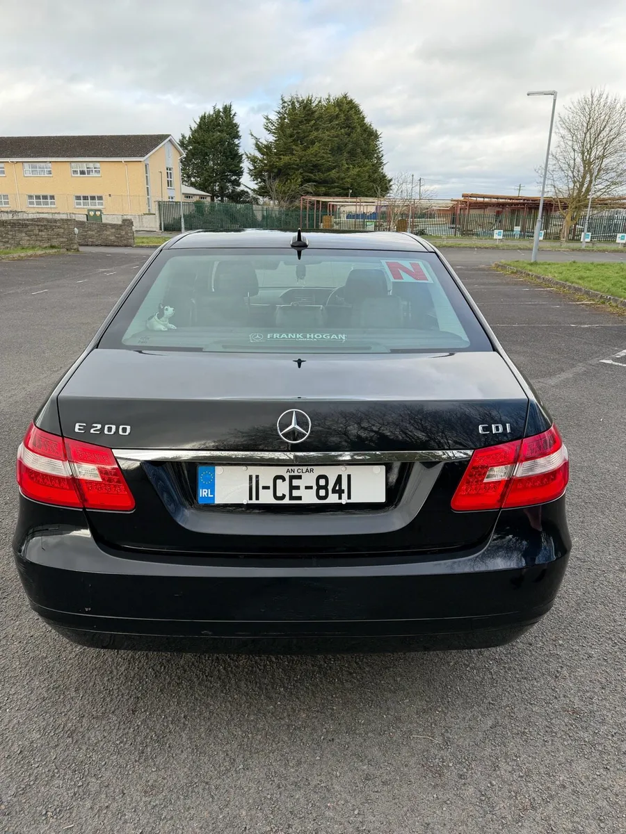 Mercedes E200 2011 - Image 3