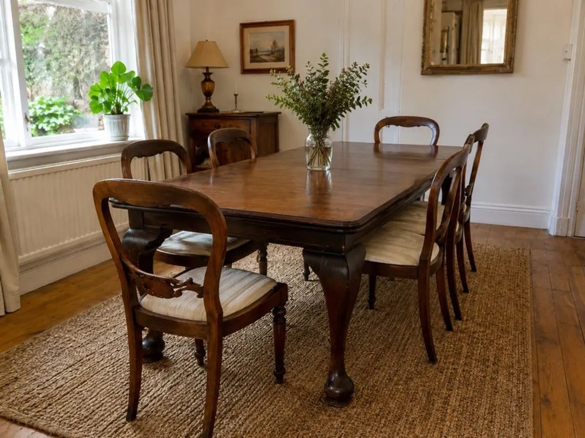 Antique Mahogany Extending Dining Table. - Image 1