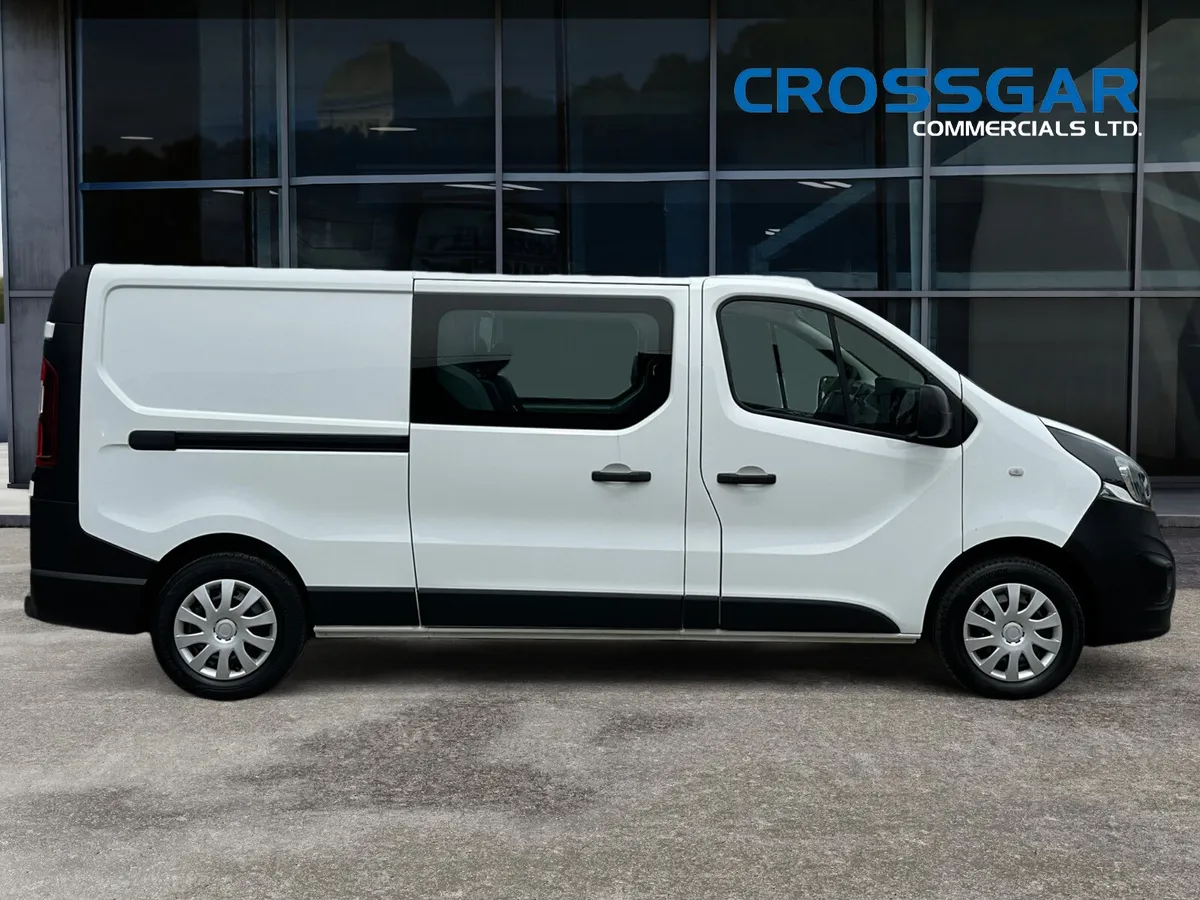 FACTORY 6 SEATER CREW VAN - Image 3