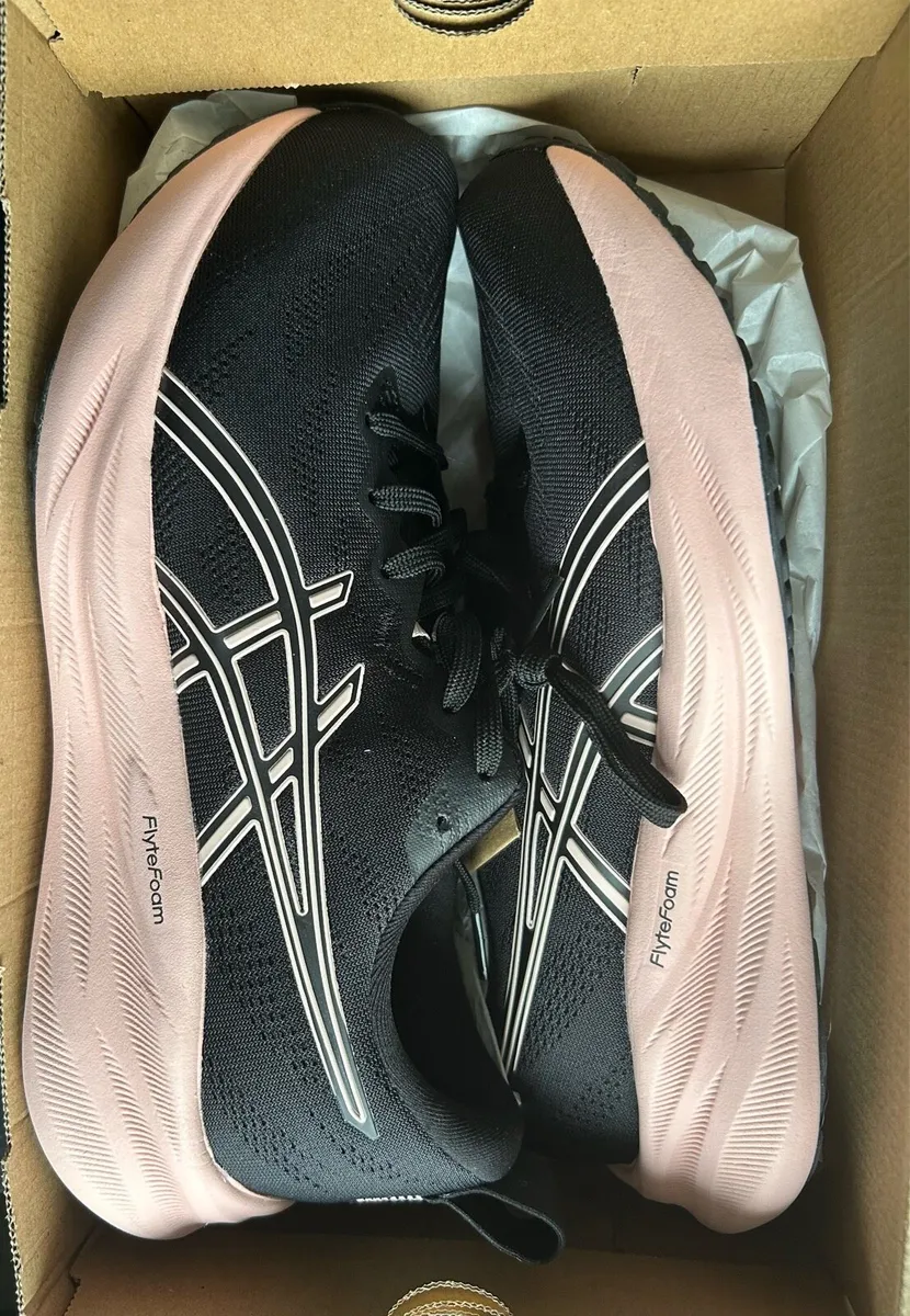 NEVER WORN ASICS GEL PULSE 16 WOMENS RUNNING SHOES - Image 1