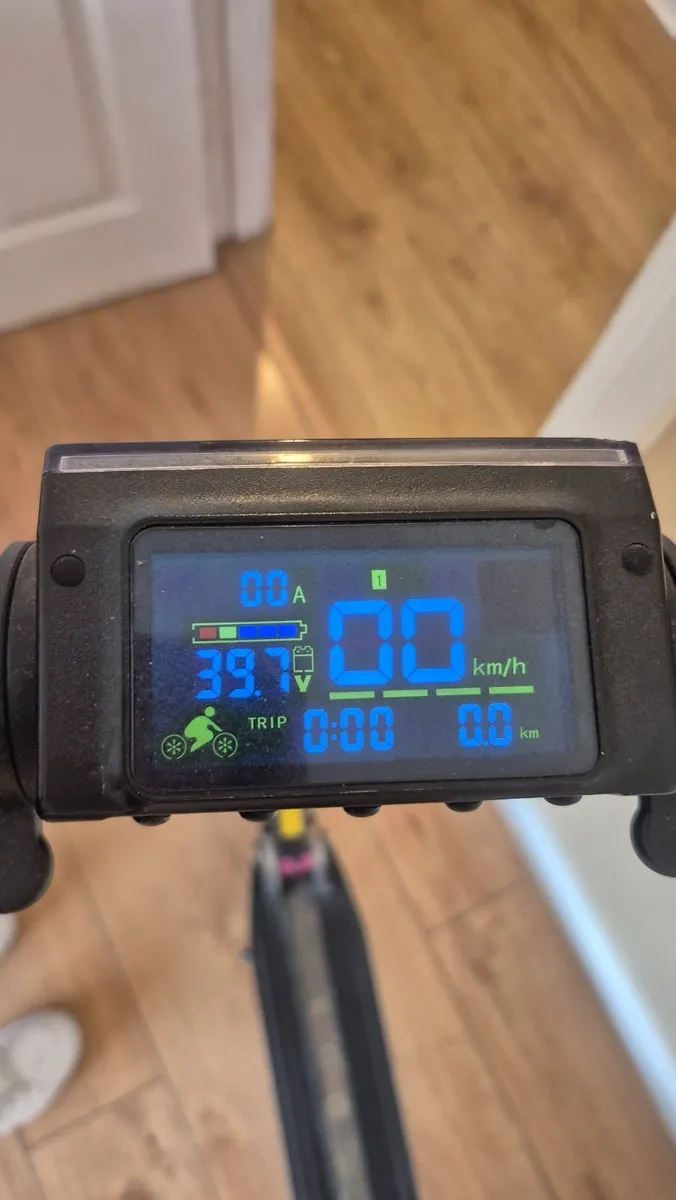Electric scooter - Image 2