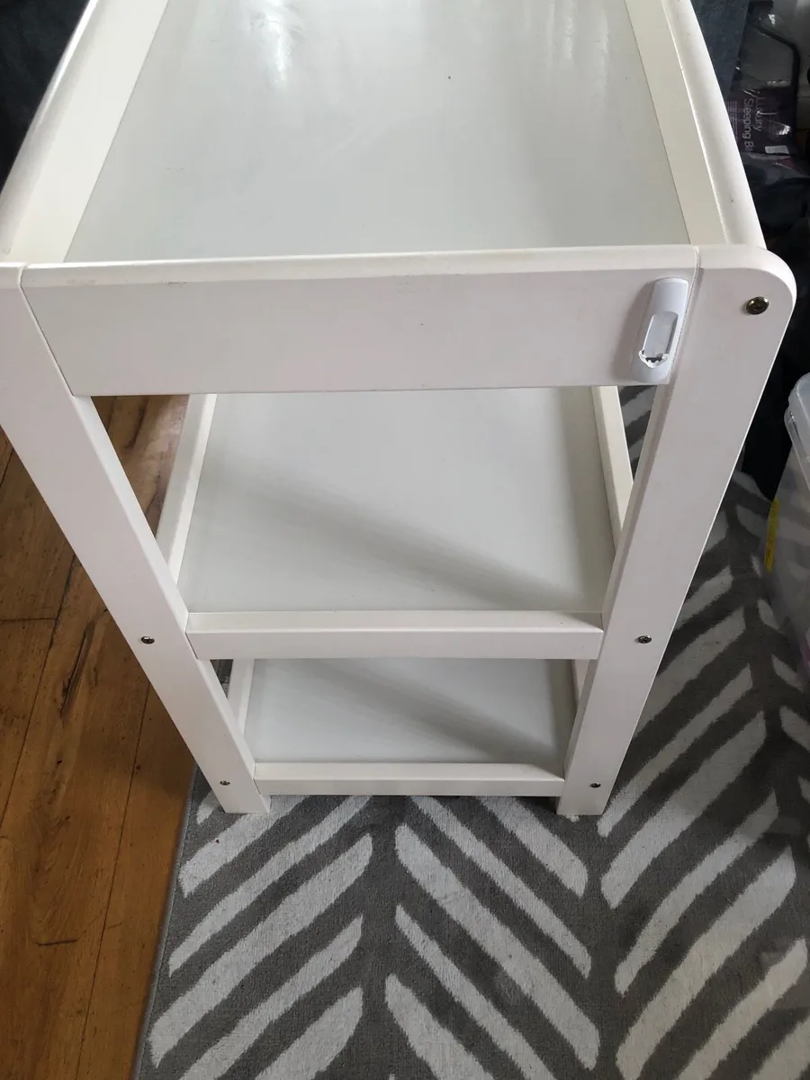 Baby changing unit - Image 1