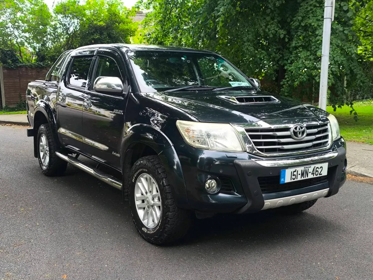 2015 HILUX 3.0 D4D INVINCIBLE AUTOMATIC - Image 1