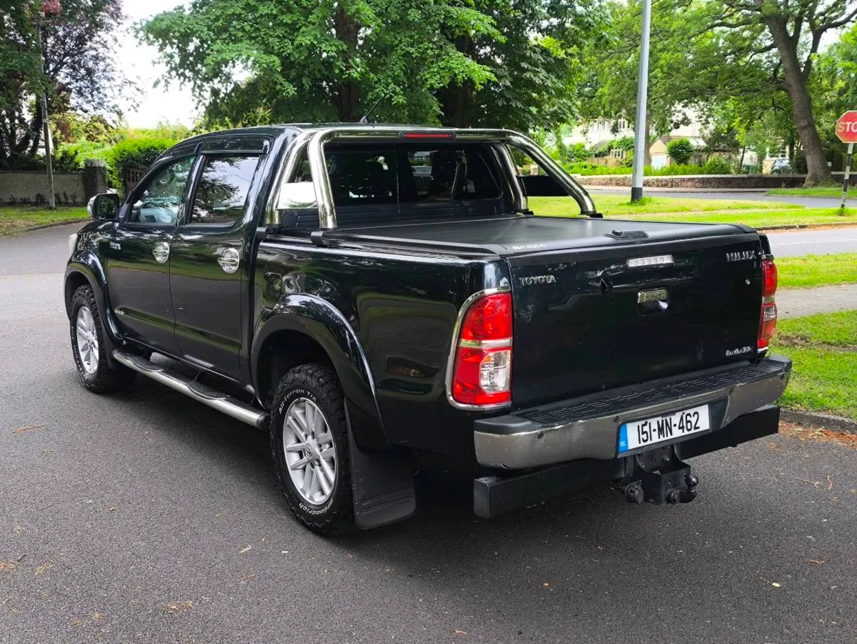 2015 HILUX 3.0 D4D INVINCIBLE AUTOMATIC - Image 4