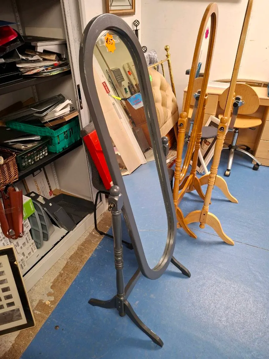 GREY FREE STANDING MIRROR - Image 2