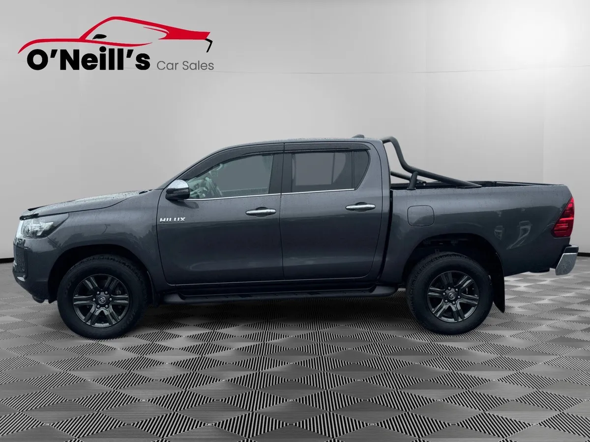Toyota Hilux 2025 2.8 SR5 MANUAL NO VAT!!! #388 - Image 4