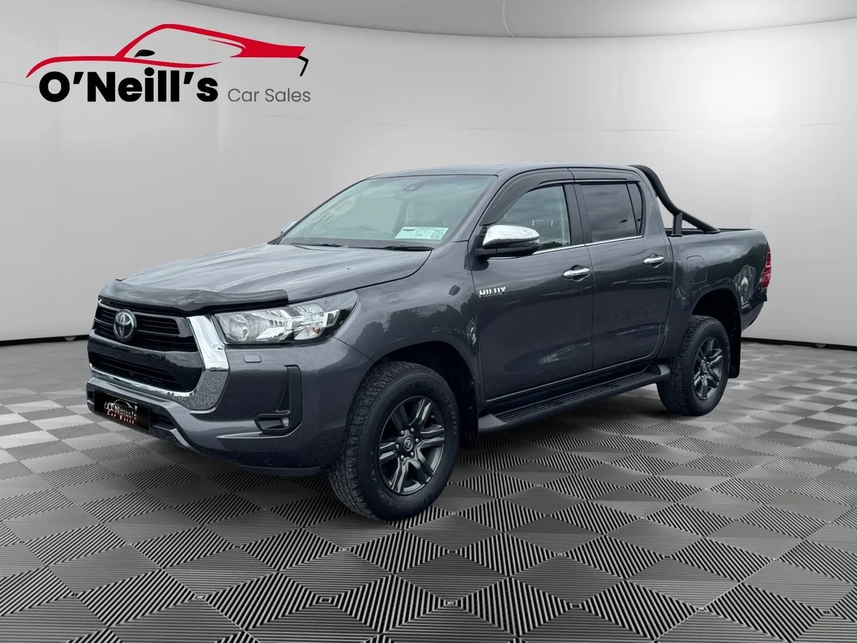 Toyota Hilux 2025 2.8 SR5 MANUAL NO VAT!!! #388 - Image 3