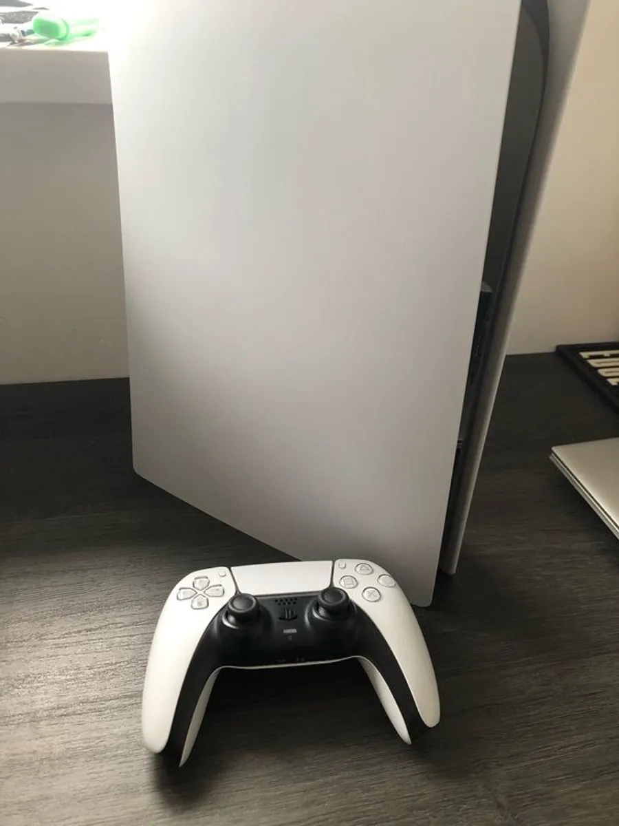 PS5 disk model - Image 1