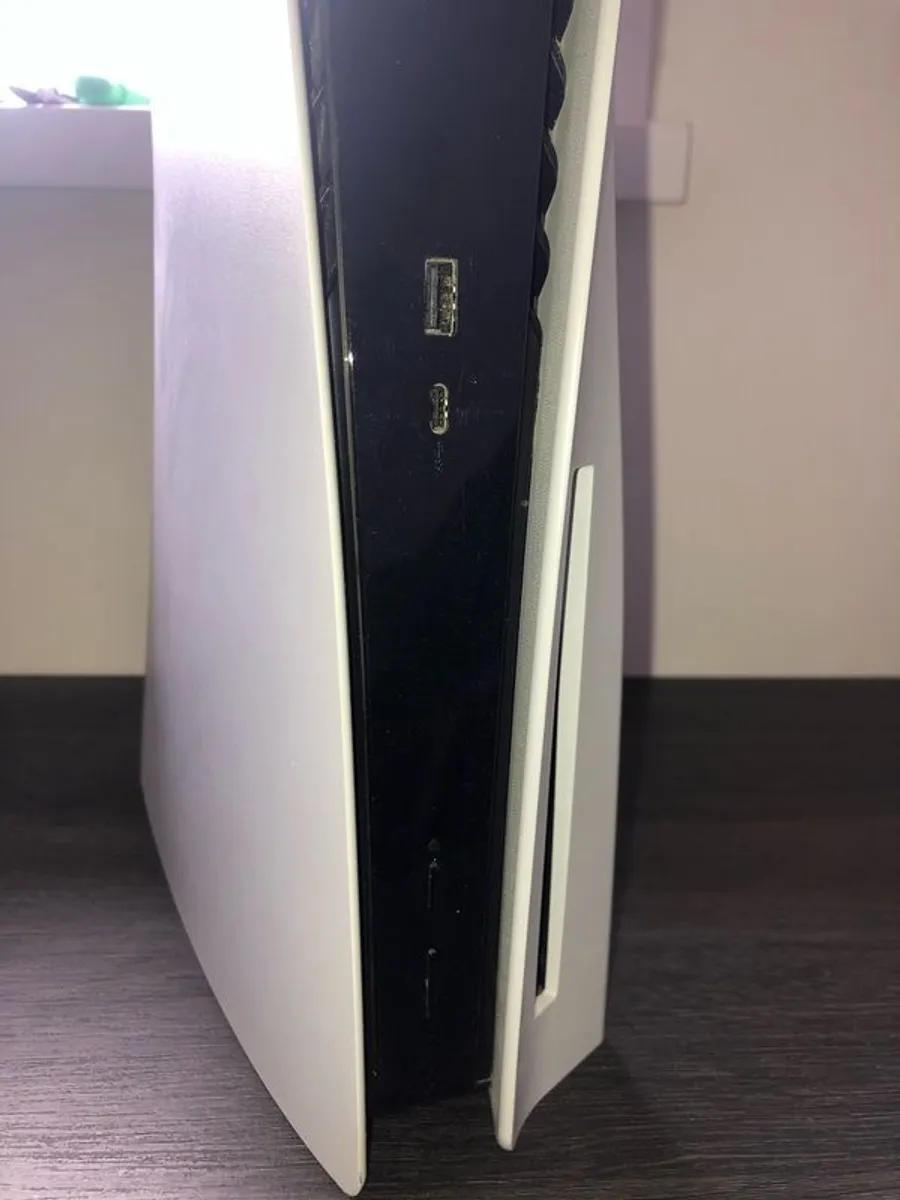 PS5 disk model - Image 2