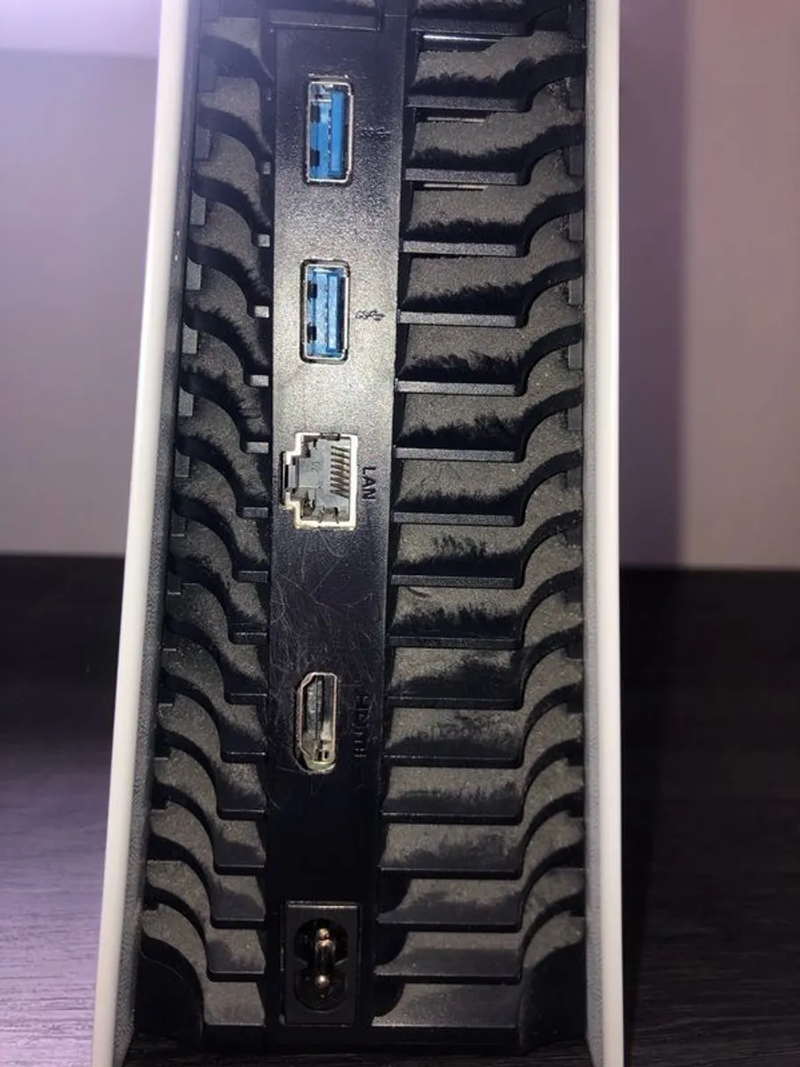 PS5 disk model - Image 3