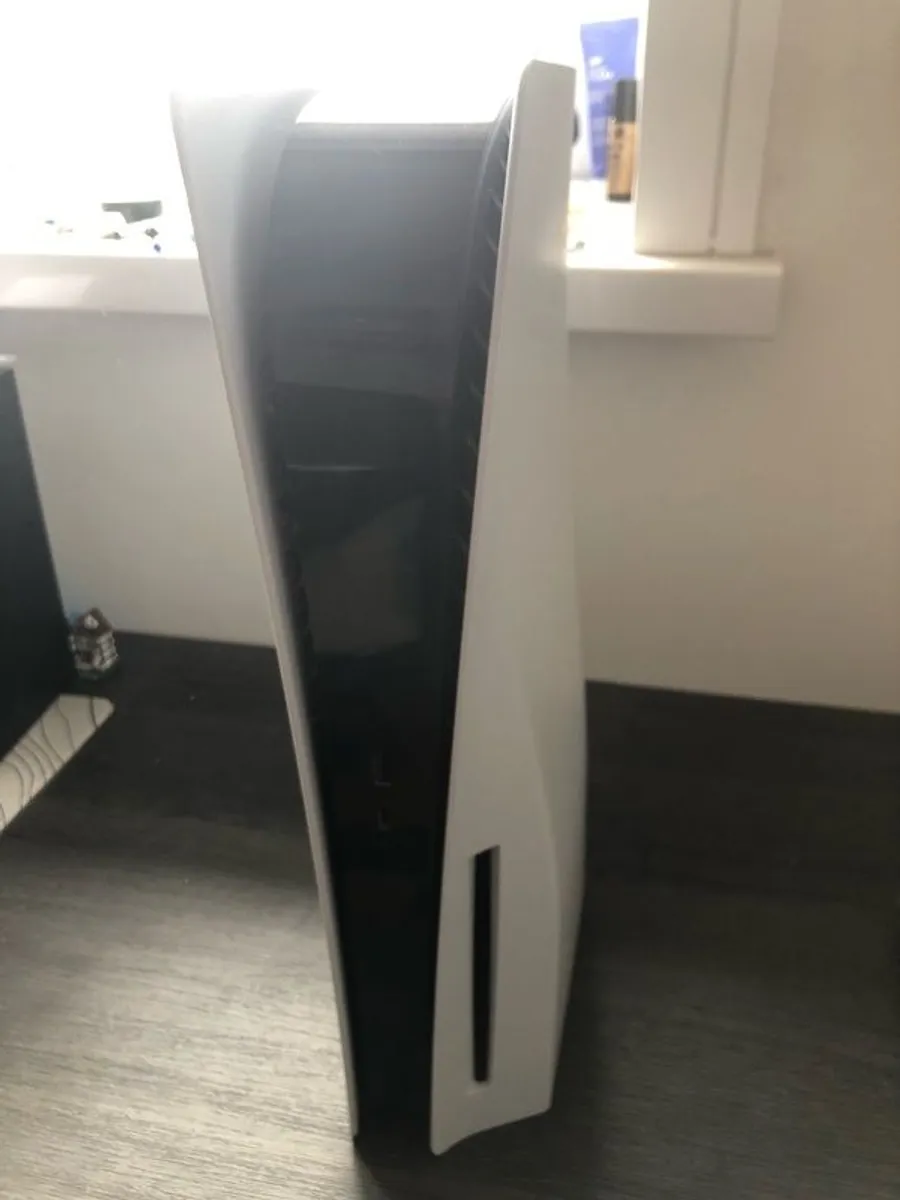 PS5 disk model - Image 4