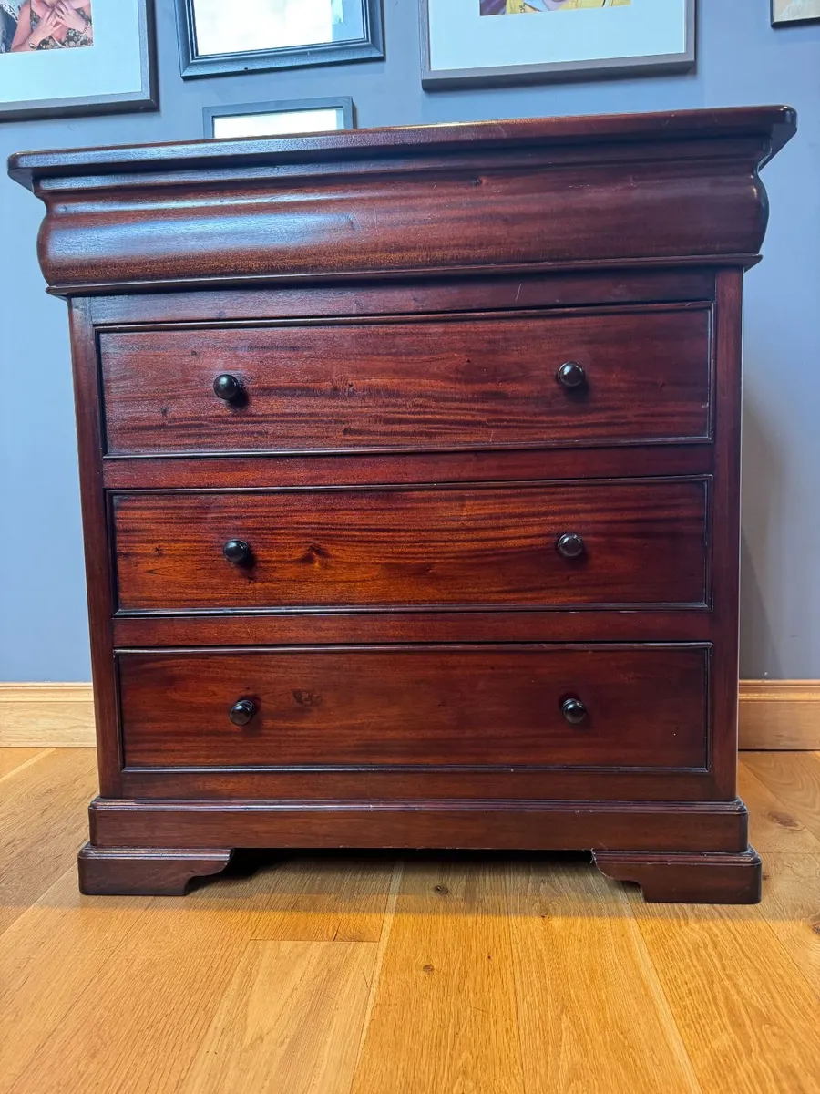 Chest of Drawers in Solid Wood - Image 1