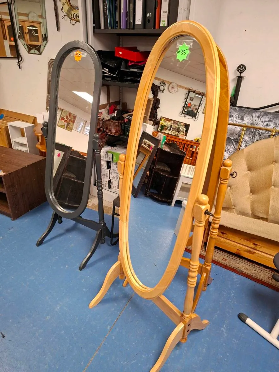 FREE STANDING MIRROR - Image 1