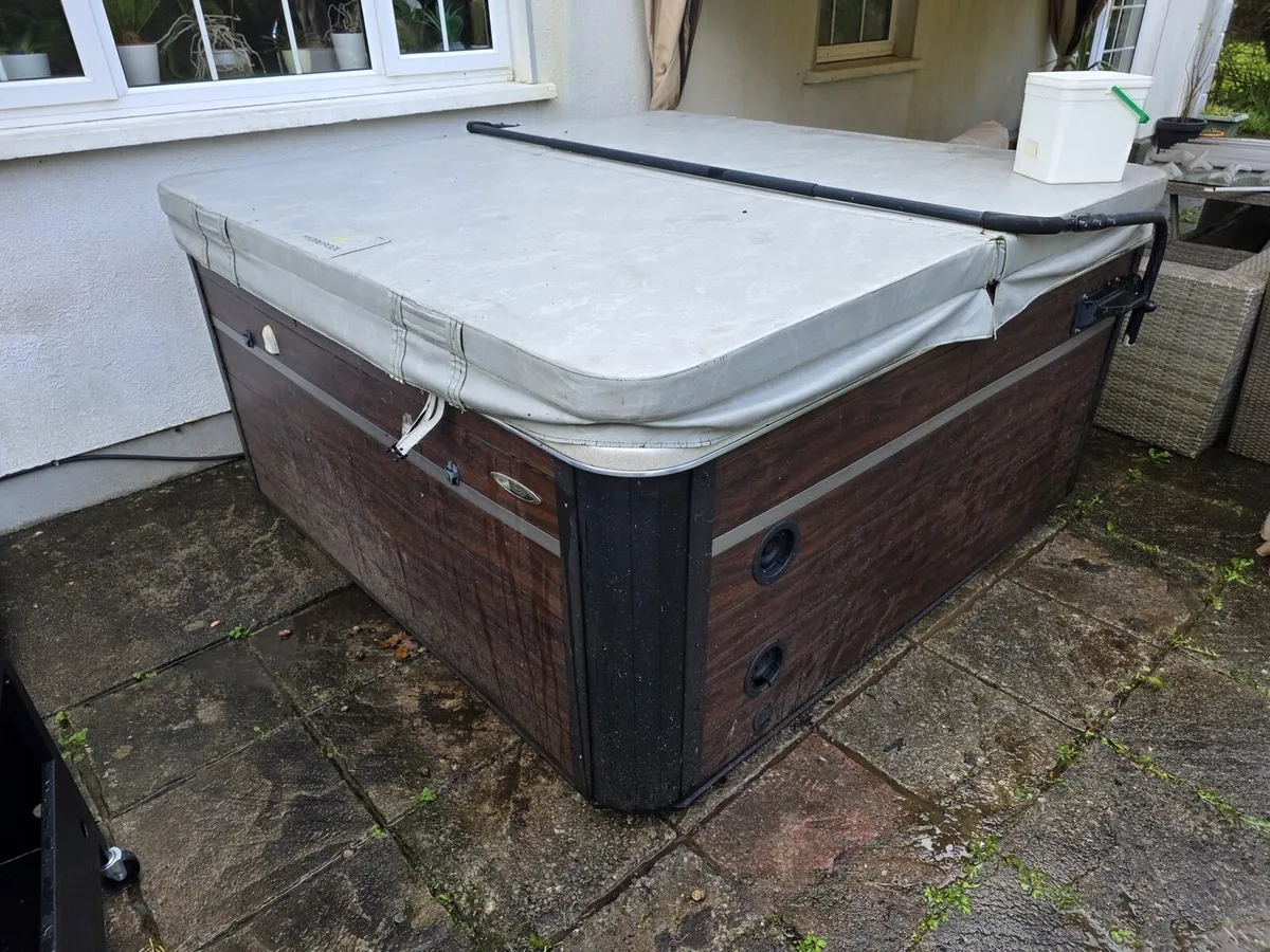 Hydropool Hot Tub / Jacuzzi – Seats 5-6 - Image 3