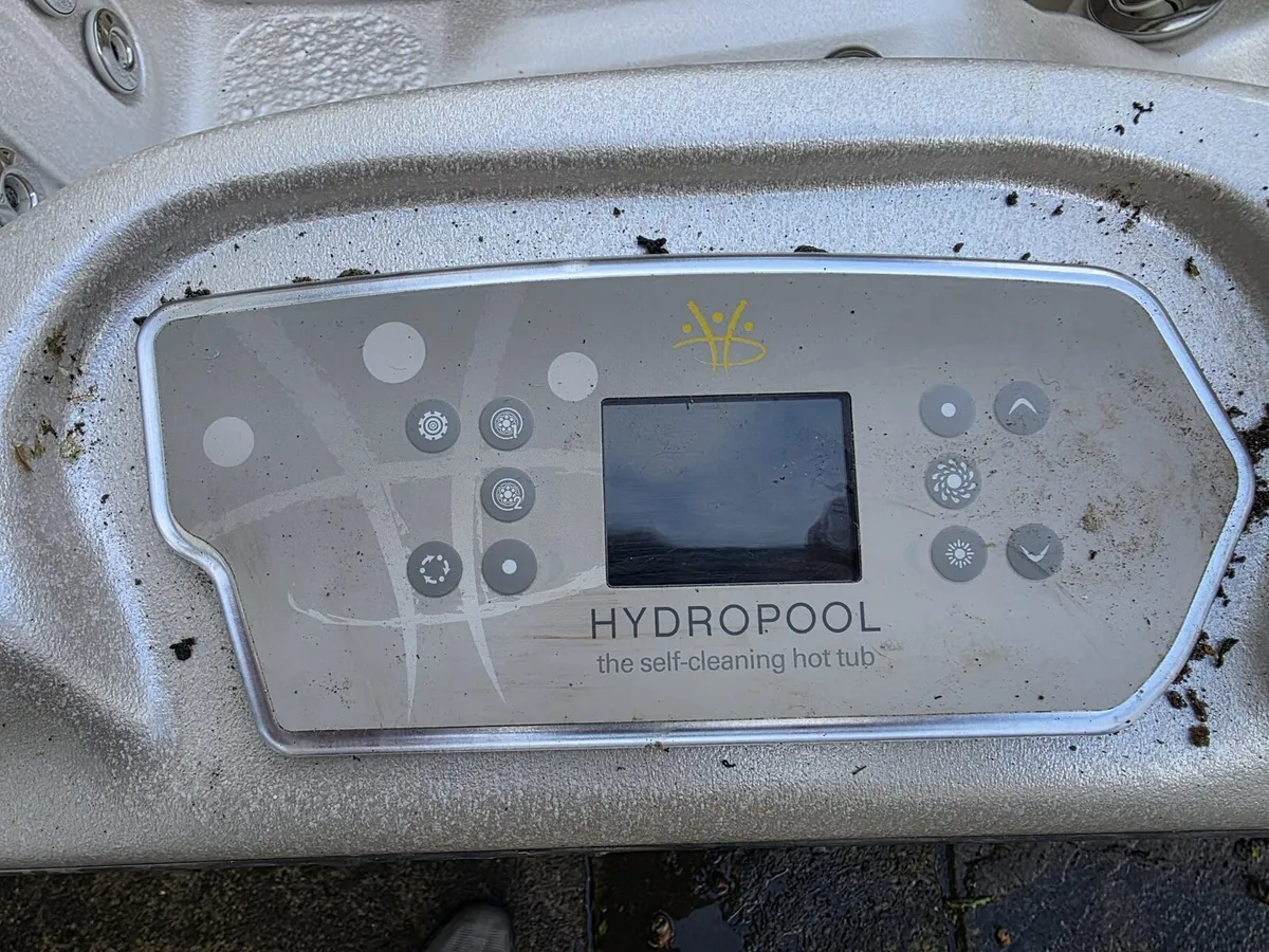 Hydropool Hot Tub / Jacuzzi – Seats 5-6 - Image 4