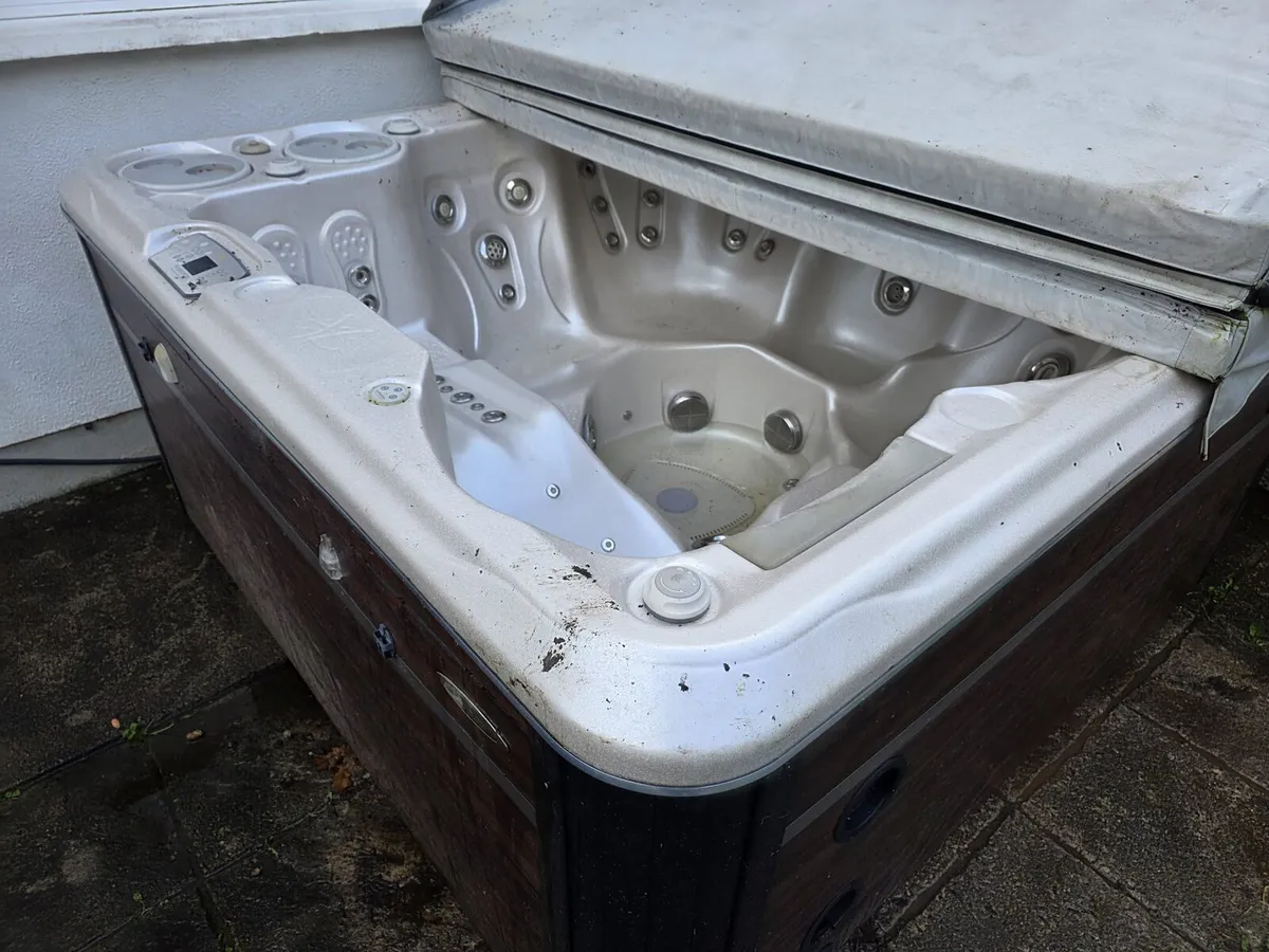 Hydropool Hot Tub / Jacuzzi – Seats 5-6 - Image 2