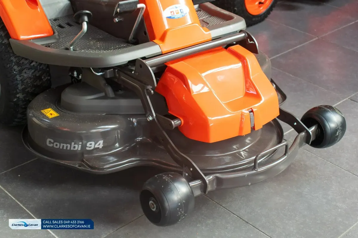 Husqvarna R 214 TC Rider Lawnmower | Ride on mower - Image 2