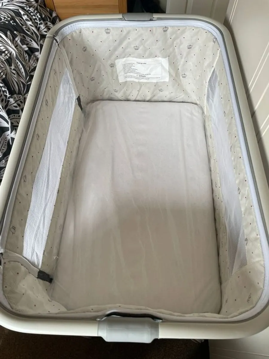 Bedside Cot with wheels - Bellababy - Image 3