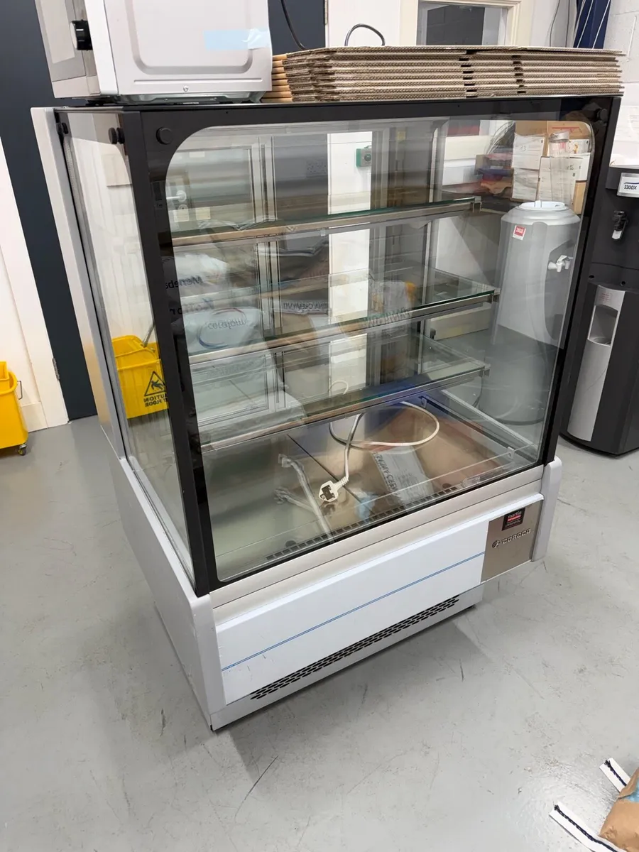 Display fridge - Image 1