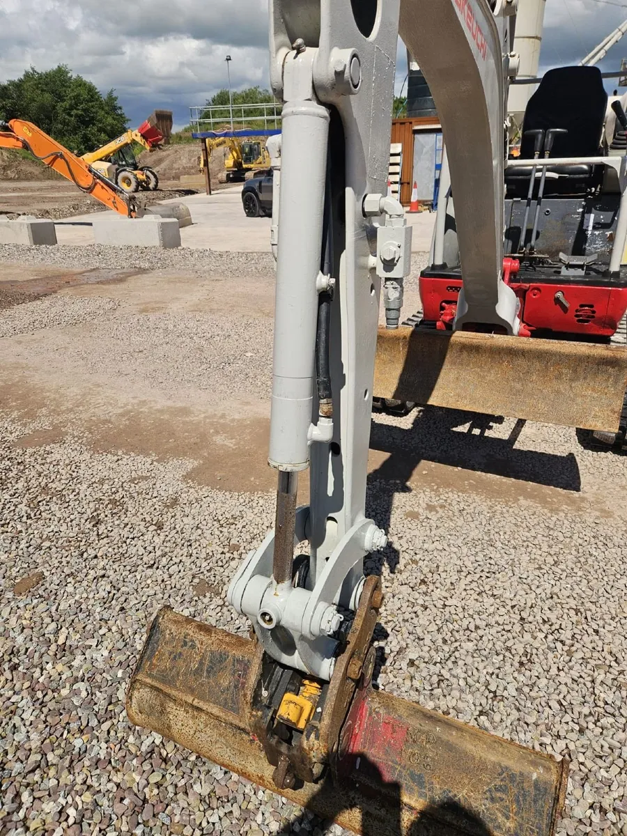 2017 Takeuchi TB216 1.6 ton Mini Digger - Image 2