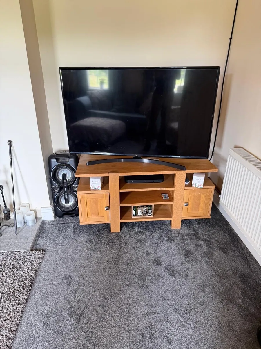 Glass Cabinets x2 and matching TV stand - Image 4