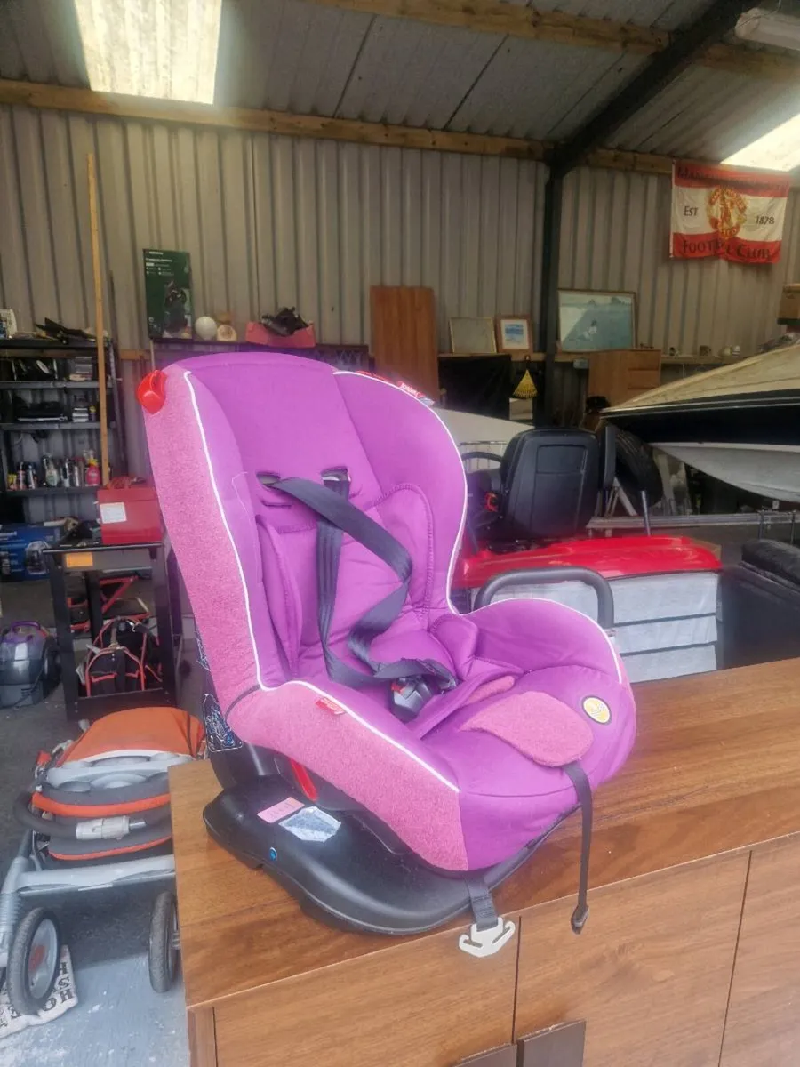 Childs car seat. - Image 1