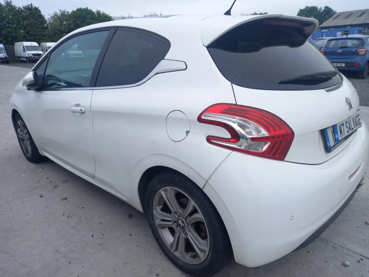 2013 Peugeot 208 - Image 2