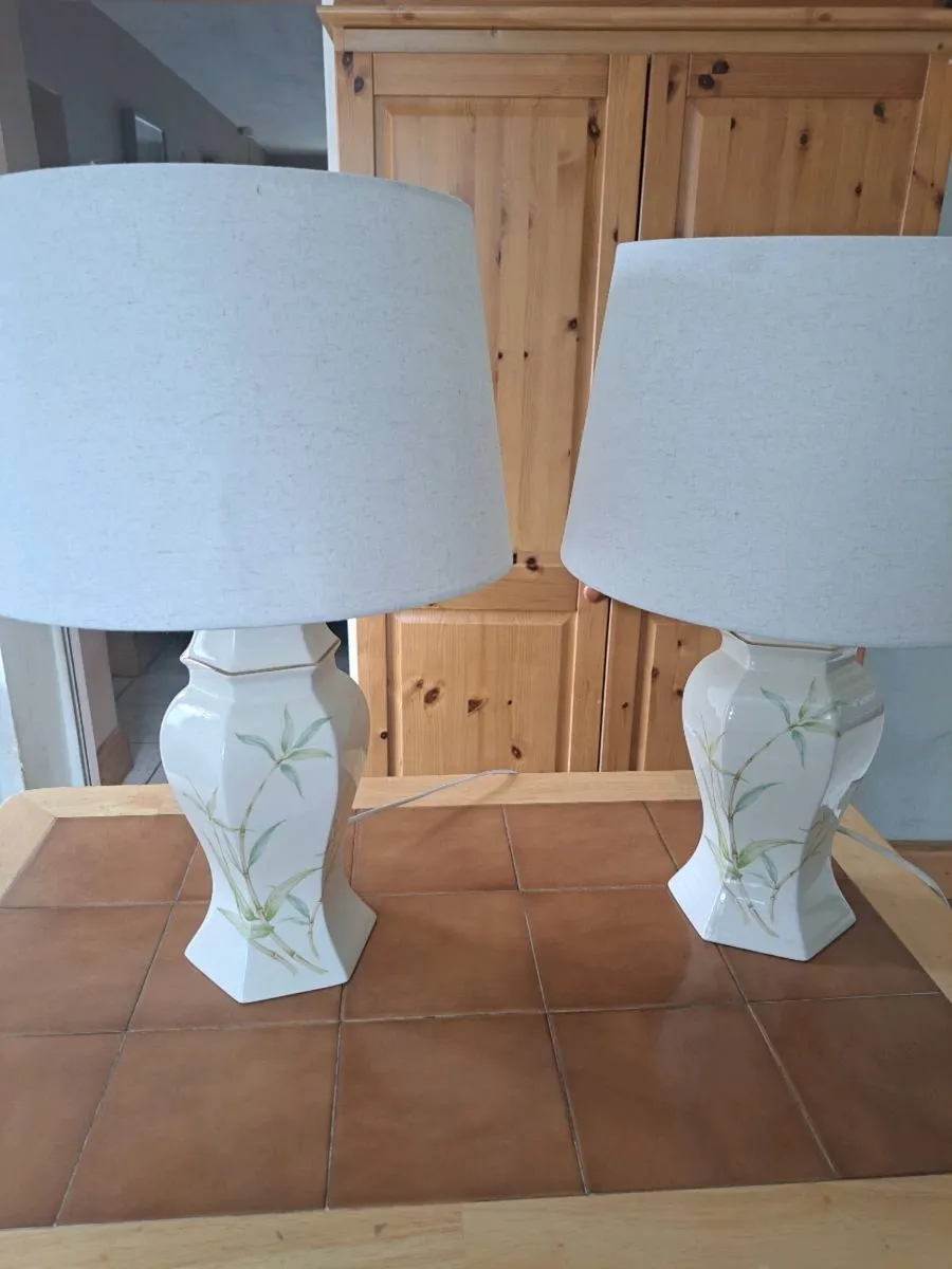 Lovely pair of cream ceramic table lamps - Image 1