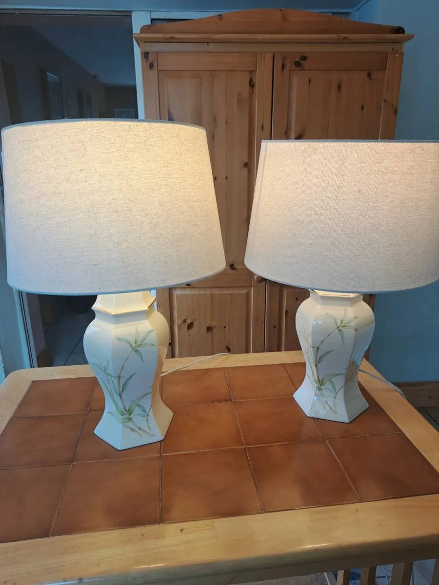 Lovely pair of cream ceramic table lamps - Image 2