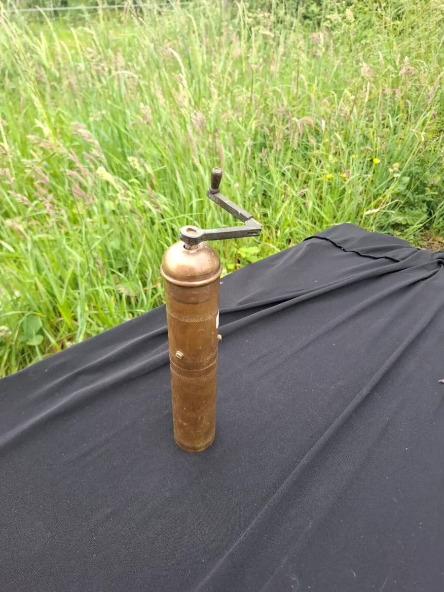 Vintage brass pepper mill - Image 2