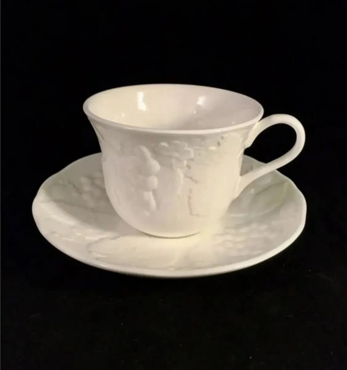 5 New Wedgewood Strawberry & Vine Cups & Saucers - Image 2