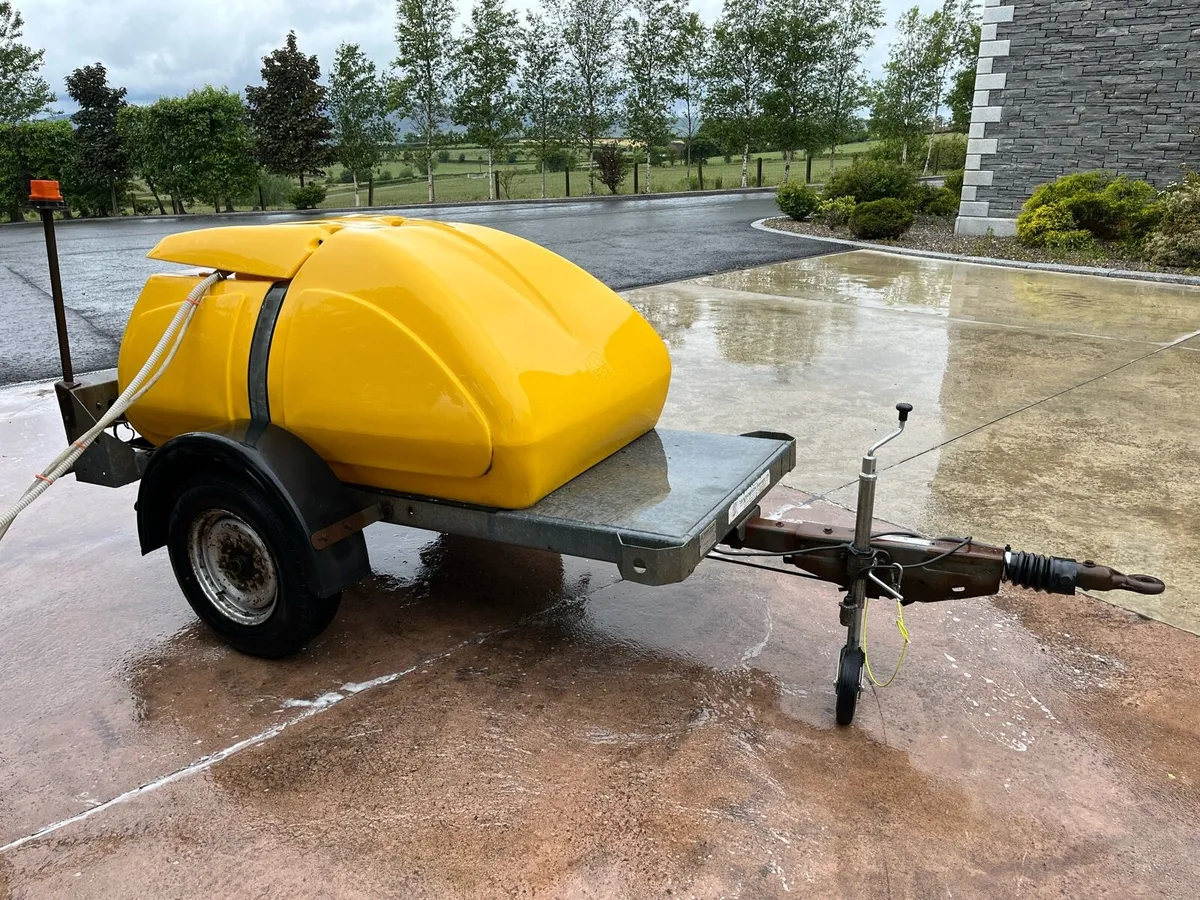 Western water bowser - Image 1