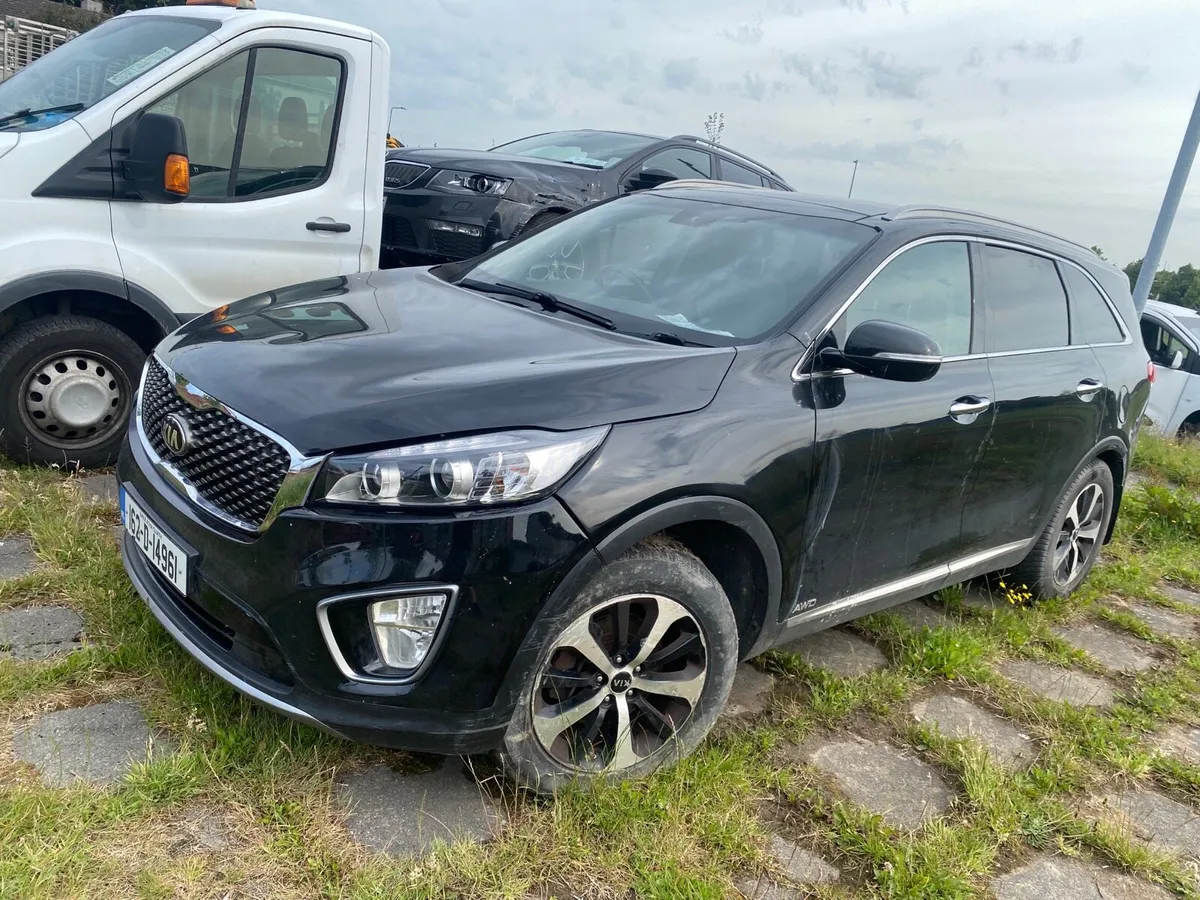 Kia sorento Automatic low km - Image 2