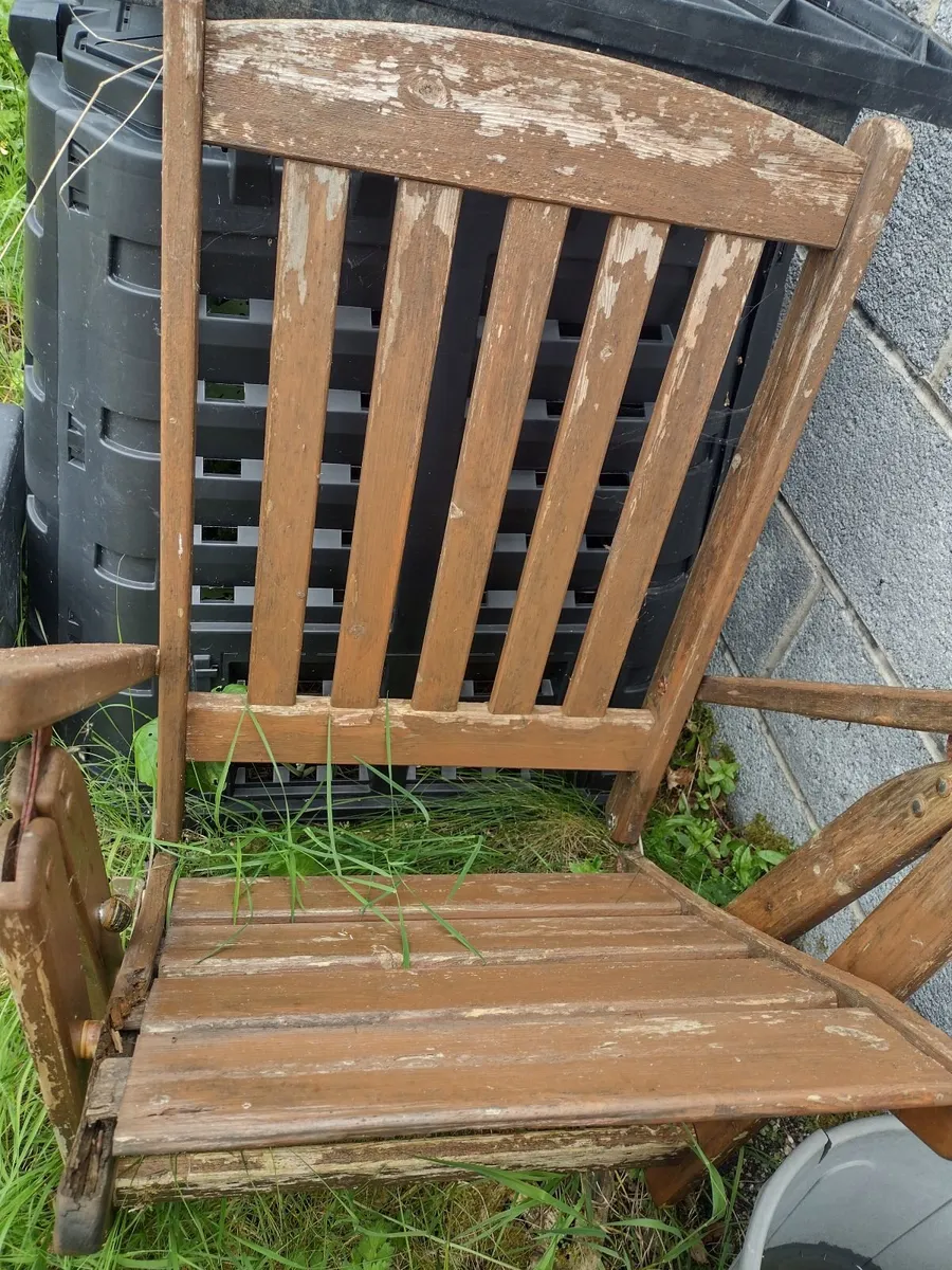 2 teak garden recliners need repair - Image 1