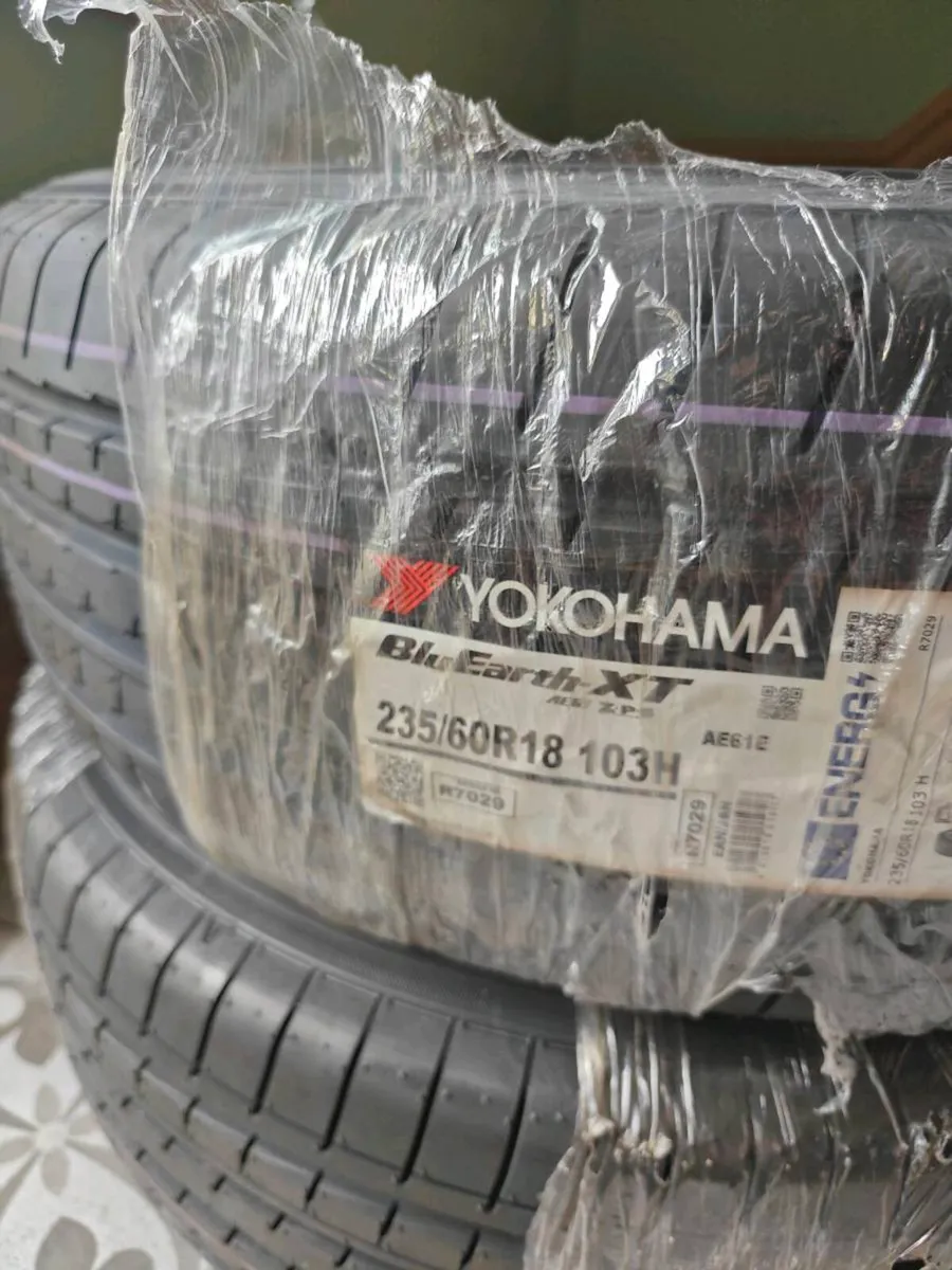 2x 235/60 18 103H Yokohama Blue Earth XT - Image 2