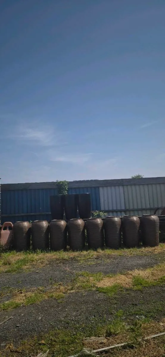 3ft plant pots - Image 1