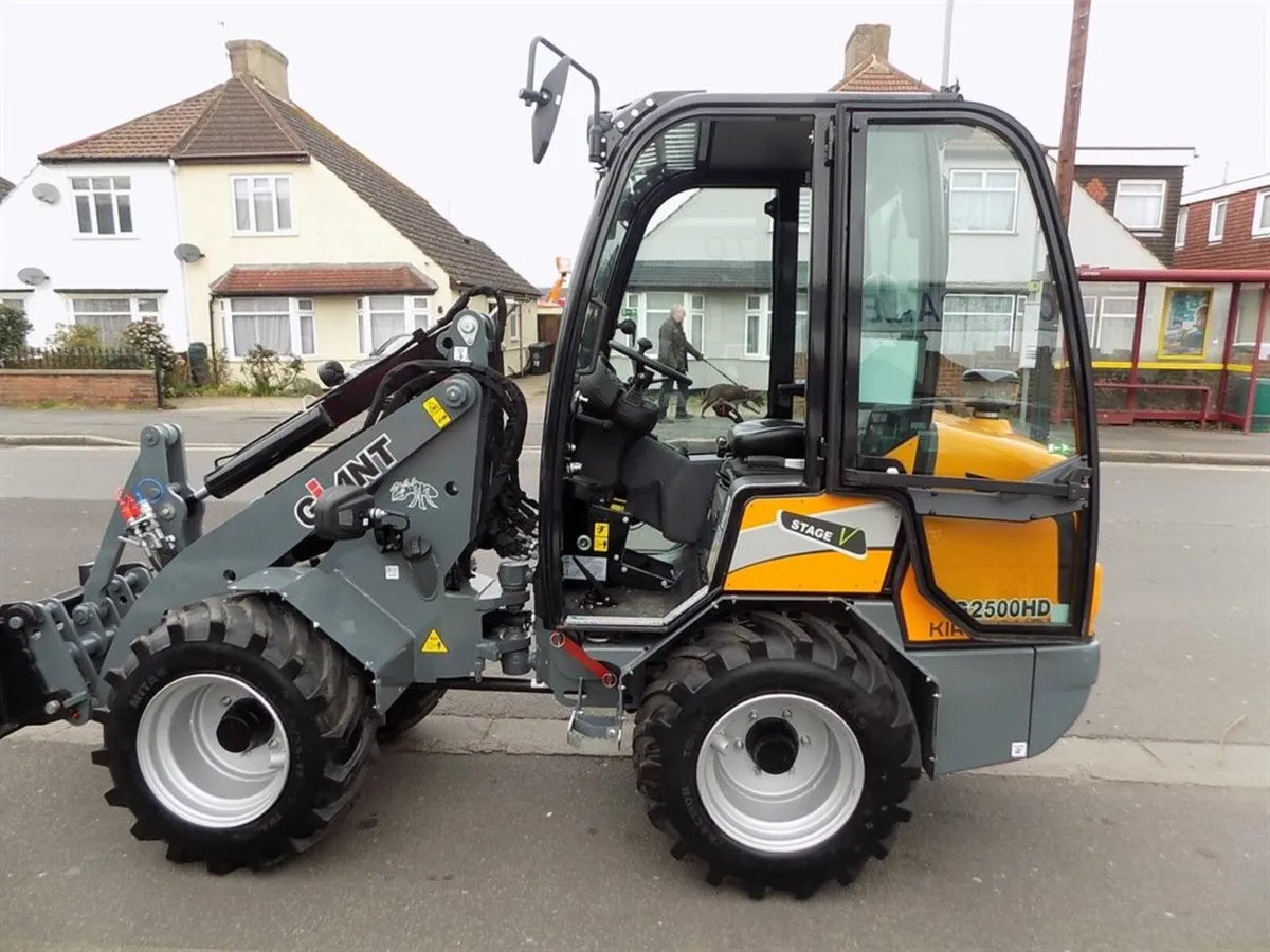 G2500 WHEELED LOADER  EX DEMONSTRATOR  AS NEW - Image 3