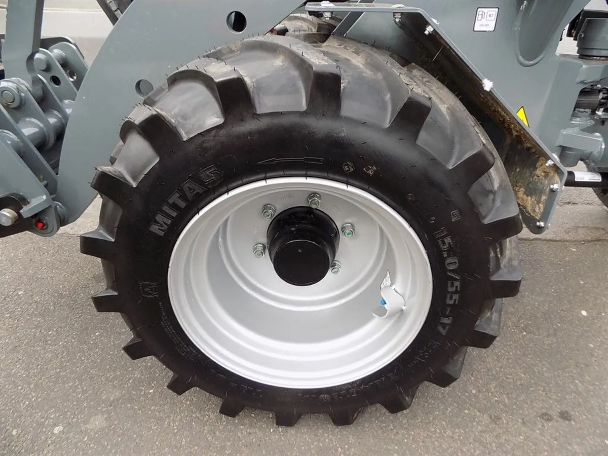 G2500 WHEELED LOADER  EX DEMONSTRATOR  AS NEW - Image 4