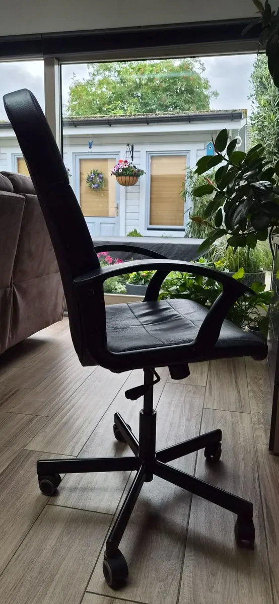 Home office Chair - Image 1