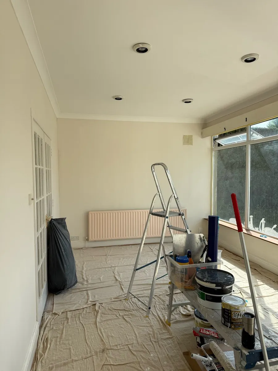 Painting and decorations - Image 1
