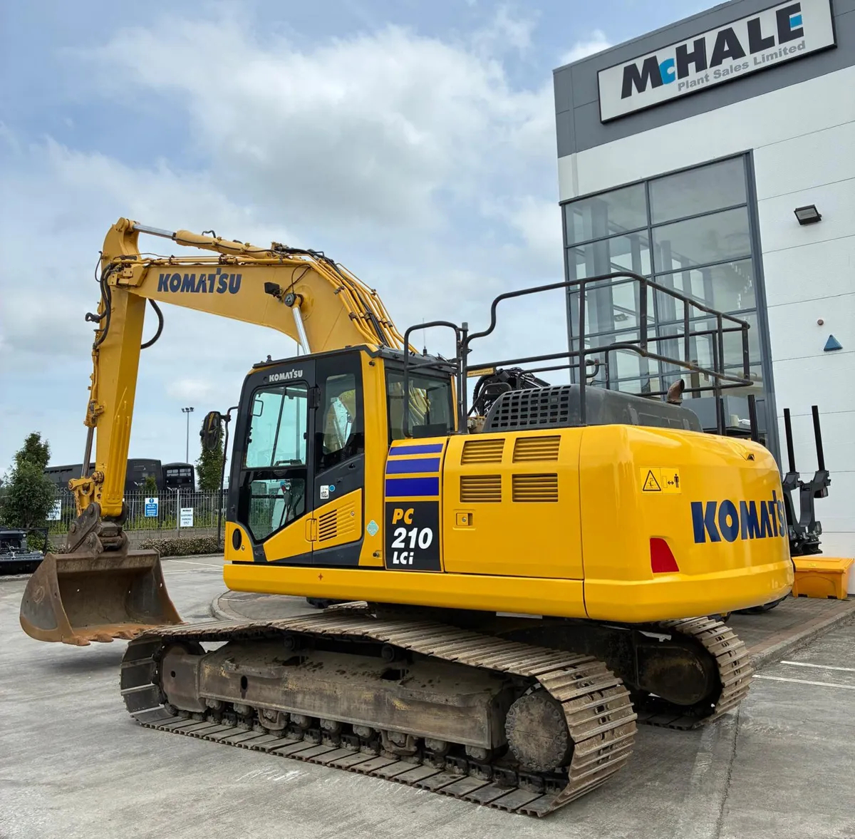 Komatsu PC210LCI-10 - Image 1