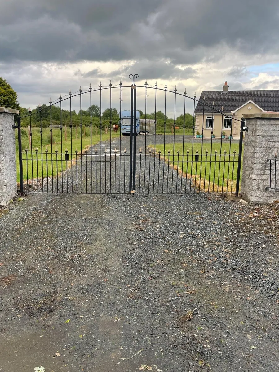 Steel Gates and Fencing - Image 4