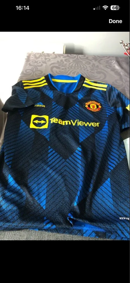 Boys Manchester United top age 11/12 €10 - Image 1